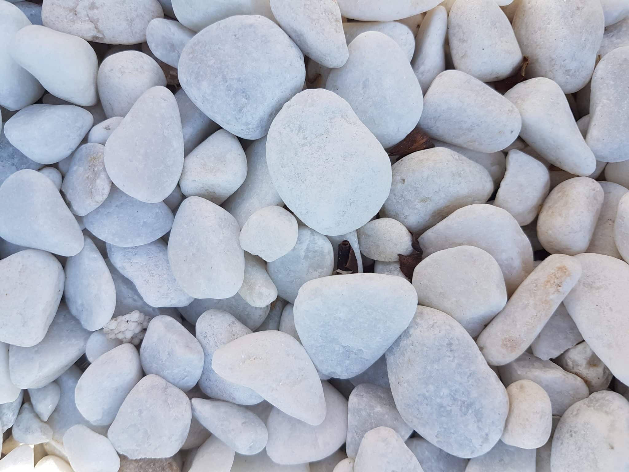 Cailloux de marbre blanc roulé