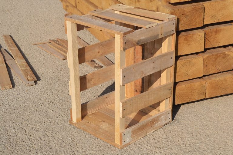 Petit meuble en palettes