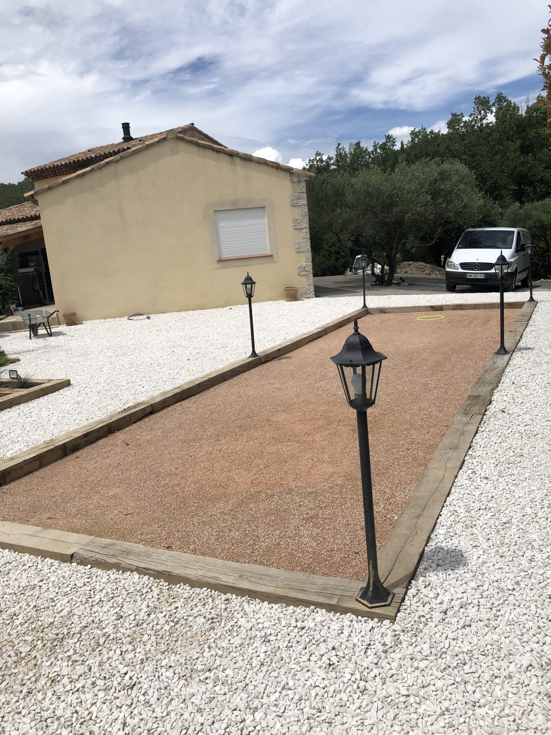 Faire seul un terrain de pétanque à Mas-Blanc-des-Alpilles