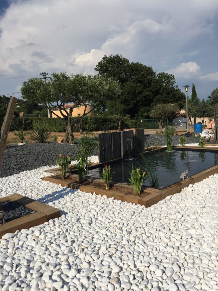 livraison de galets décoratifs à Marseille