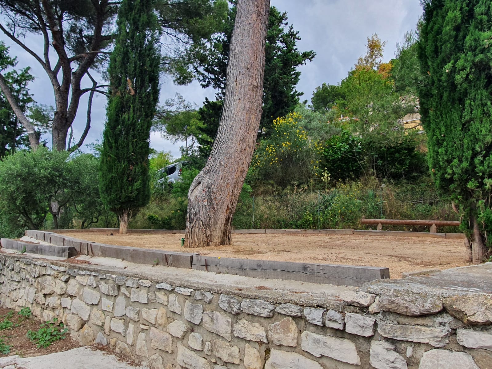 finition pour terrain de pétanque à Bouc Bel Air