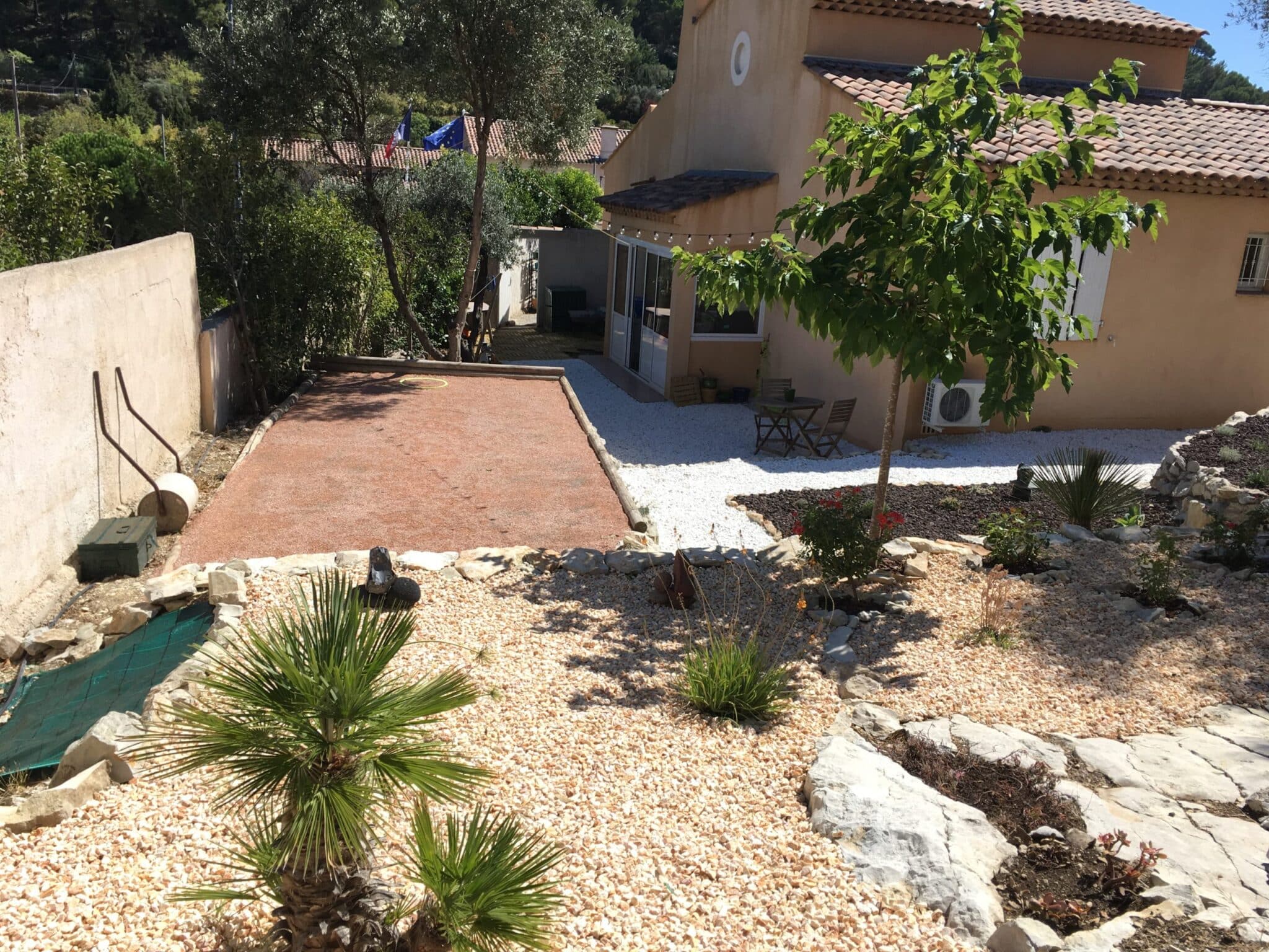 terrain de pétanque à Aureille