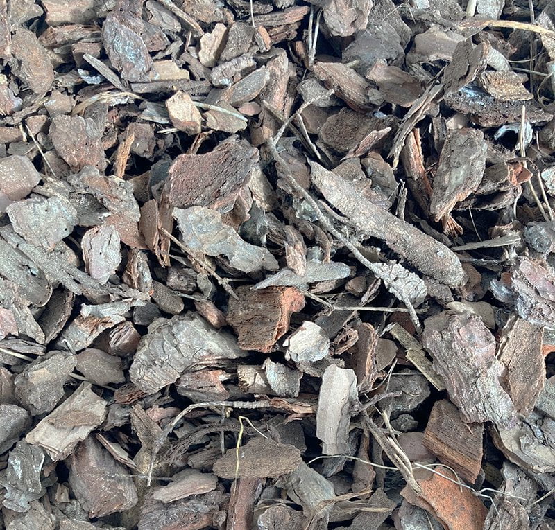 Paillage en écorce de pin à Épernon