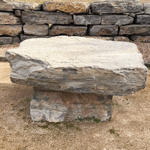 TABLE EN PIERRE