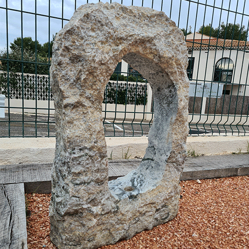 MONOLITHE TROUÉ GRIS