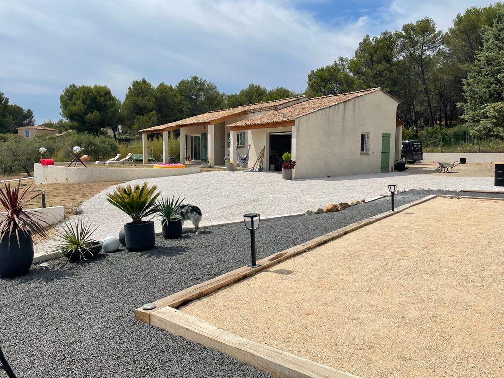terrain de pétanque à Mollégès