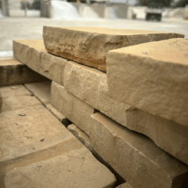 pierre rectangulaire des alpilles