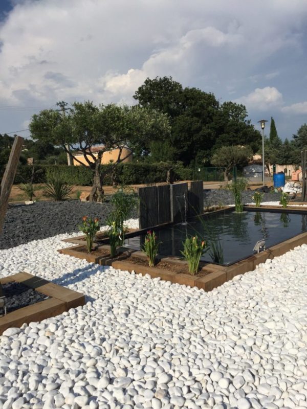 livraison de galets décoratifs à Marseille